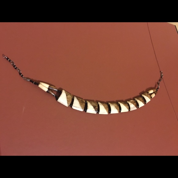 15in Glass 2 tone pieces w/Black Beads Choker - Picture 3 of 9